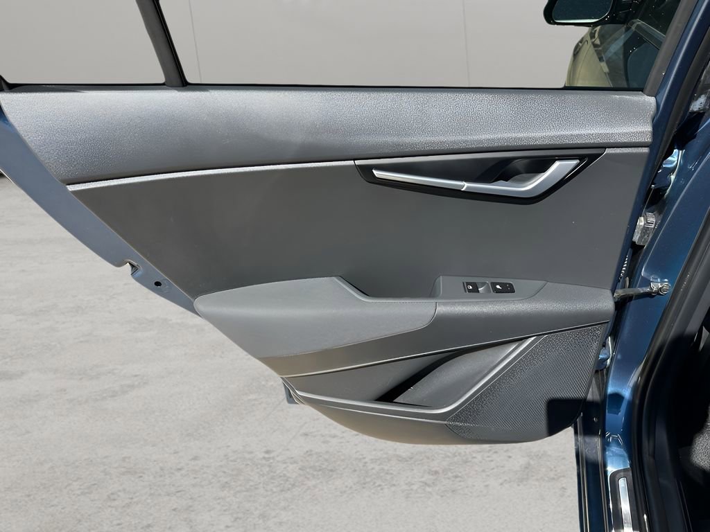 Used 2023 Kia Niro SX Touring image 28