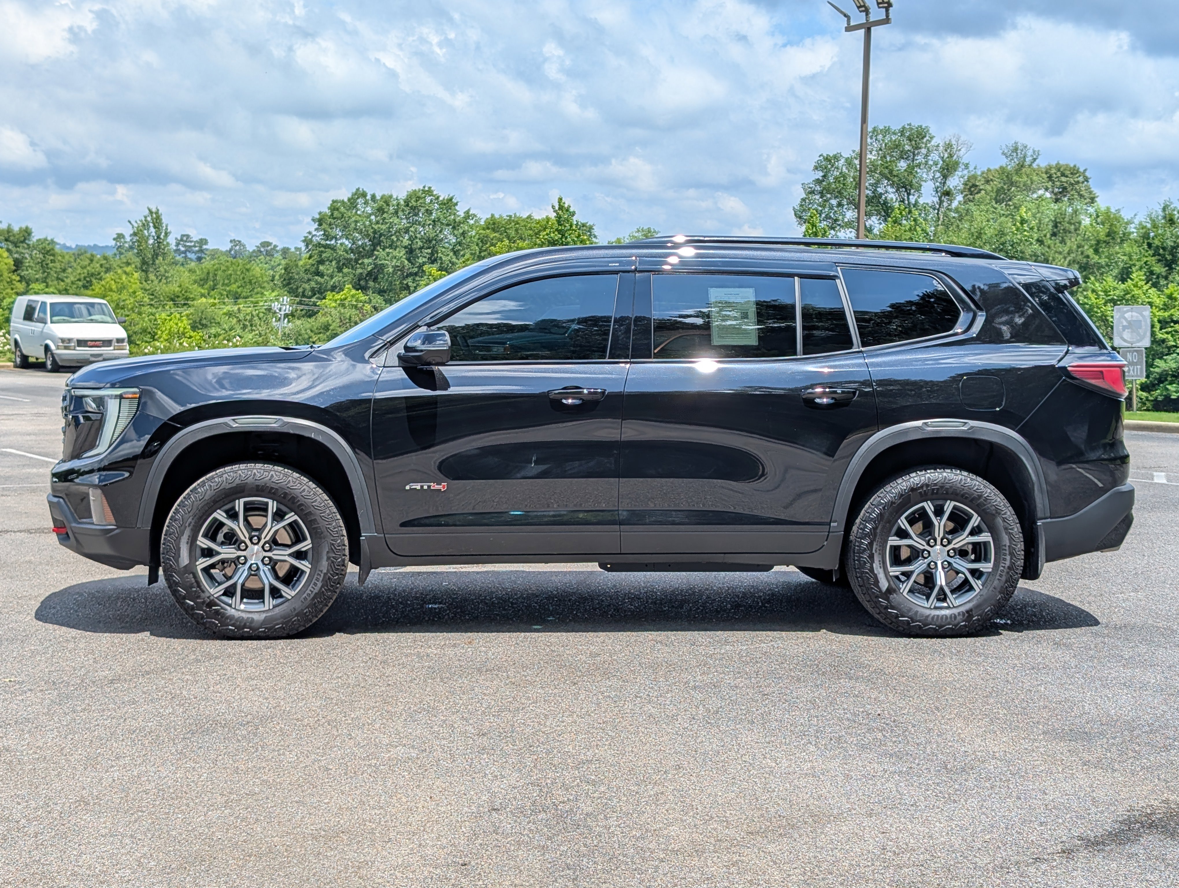 Used 2024 GMC Acadia AT4 w/ Luxury Package AWD/4WD image 6