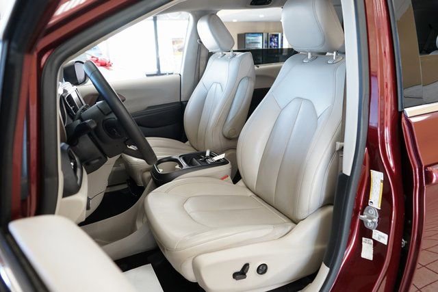 Used 2021 Chrysler Voyager Lxi image 2