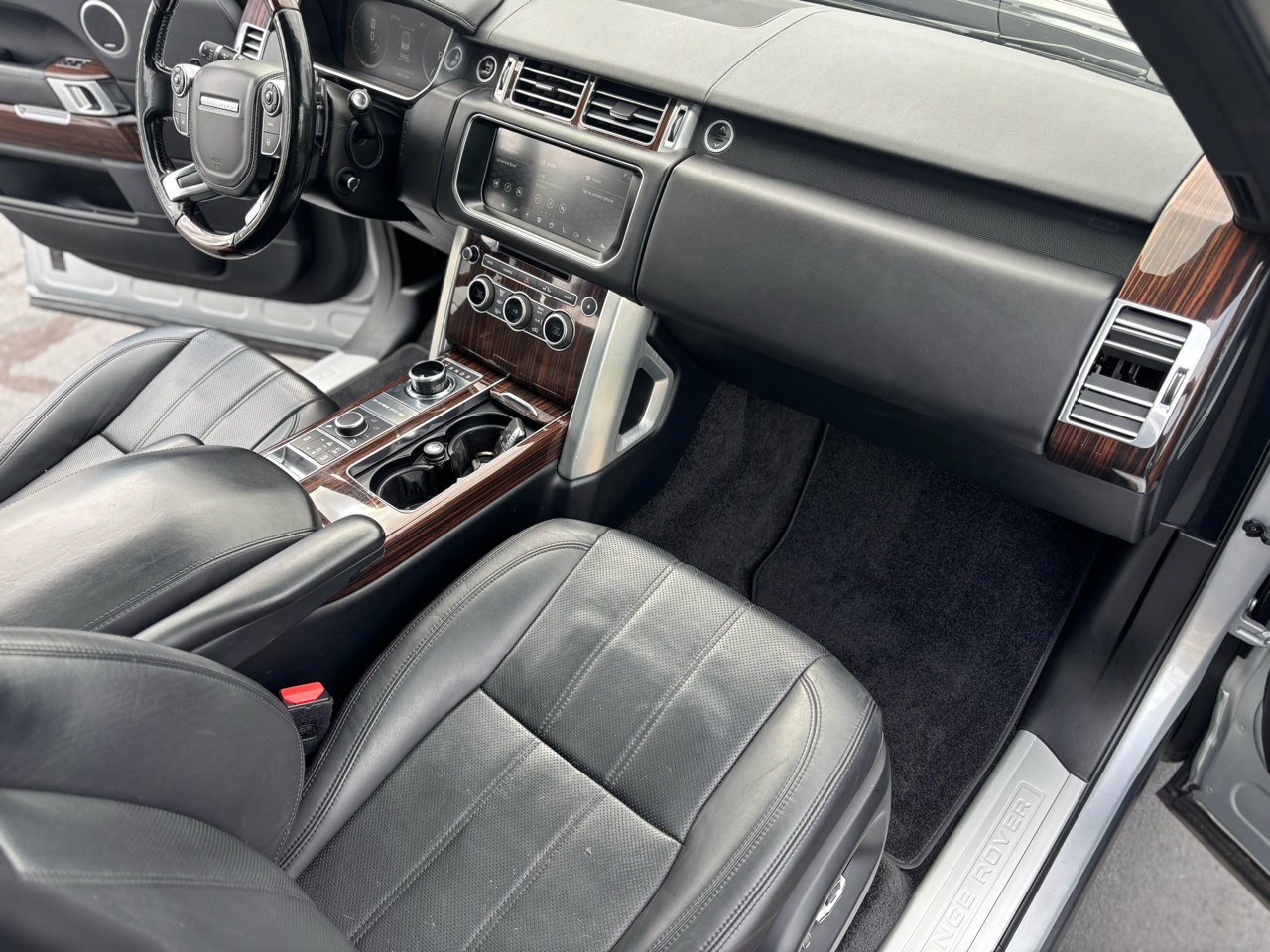 Used 2017 Land Rover Range Rover HSE image 33