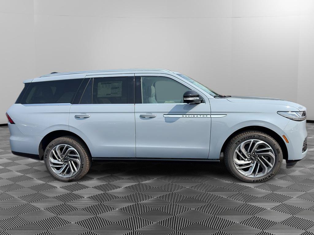 New 2026 Lincoln Navigator Reserve AWD/4WD image 8