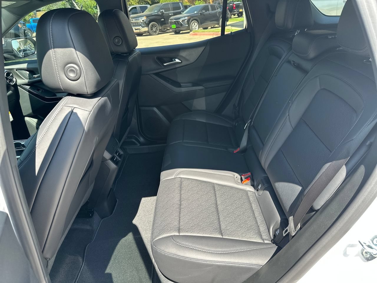 New 2027 Chevrolet Equinox LT w/ Convenience Package II FWD image 24