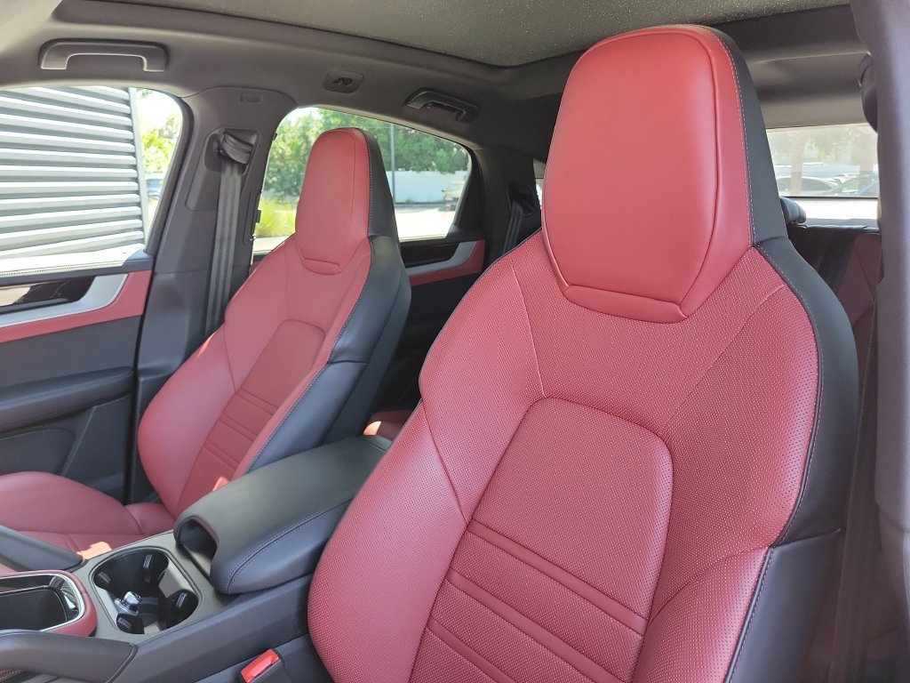 Certified 2026 Porsche Cayenne Coupe AWD/4WD image 5