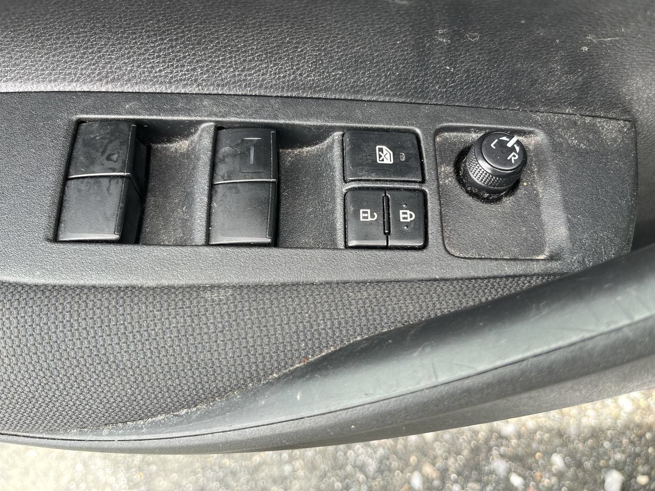 Used 2020 Toyota Corolla LE w/ Carpet Mat Package (TMS) FWD image 4