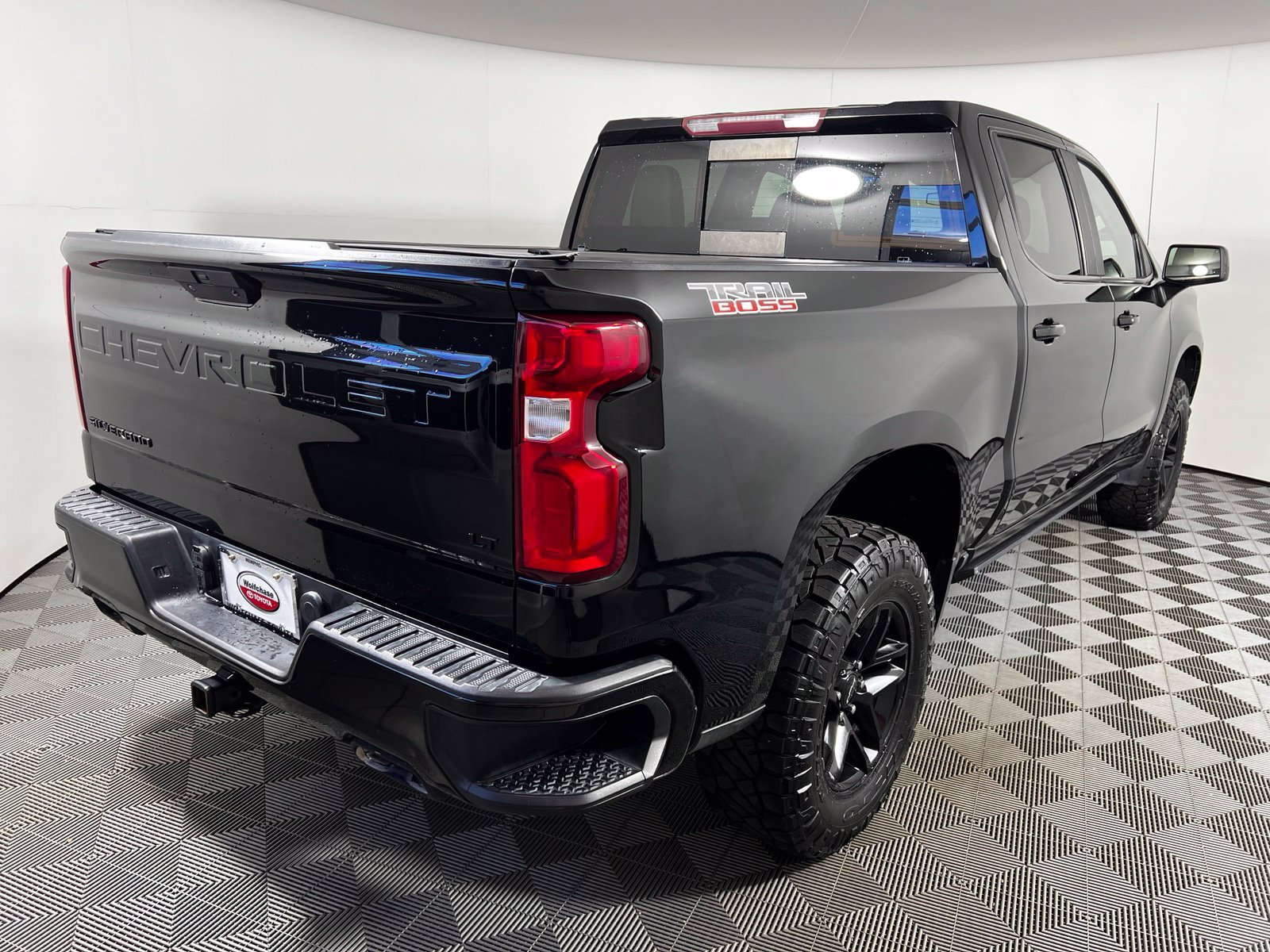 Used 2020 Chevrolet Silverado 1500 LT Trail Boss w/ Midnight Edition AWD/4WD image 5