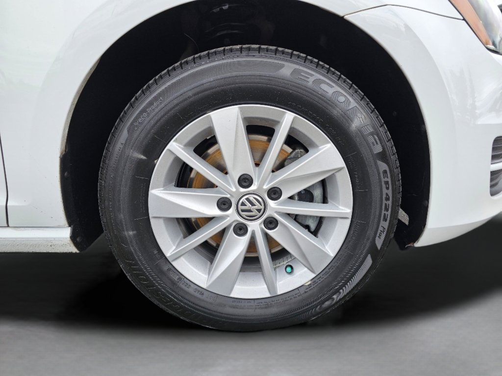 Used 2017 Volkswagen Golf S image 26