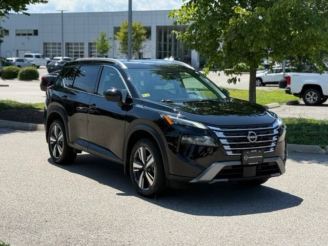 Used 2024 Nissan Rogue SL AWD/4WD image 3