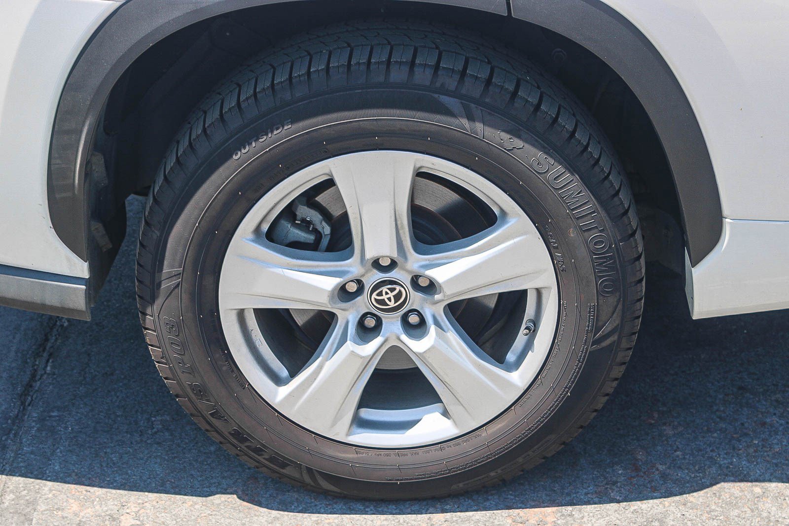 Used 2021 Toyota Highlander L FWD image 16