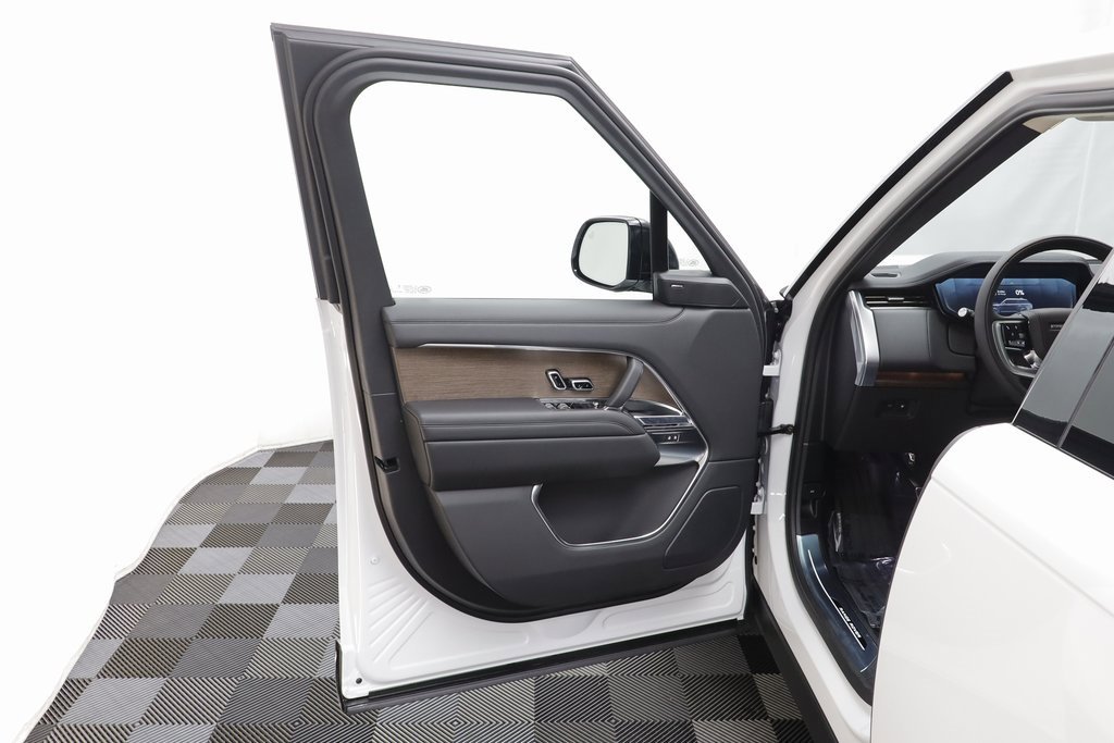 New 2025 Land Rover Range Rover SE image 5