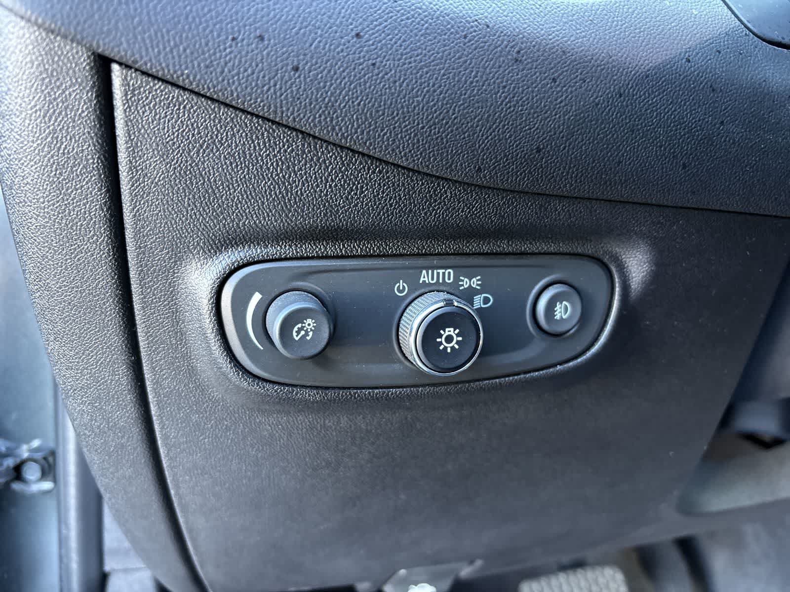 Used 2018 Chevrolet Equinox Premier FWD image 10