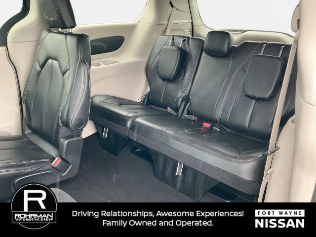 Used 2023 Chrysler Pacifica Touring-L FWD image 29