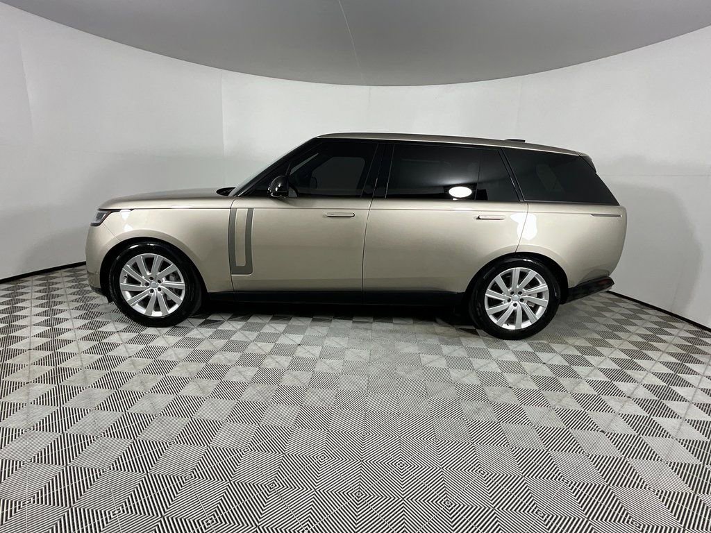 Used 2025 Land Rover Range Rover Long Wheelbase SE image 2