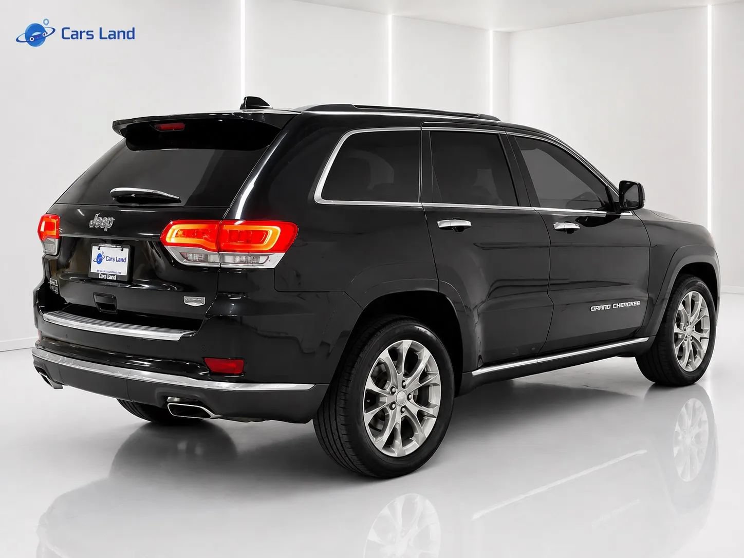 Used 2019 Jeep Grand Cherokee Summit AWD/4WD image 3