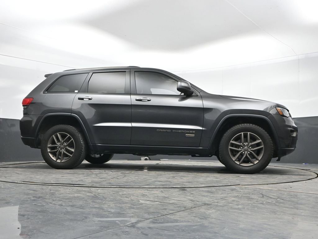 Used 2016 Jeep Grand Cherokee Laredo 75th Anniversary image 32