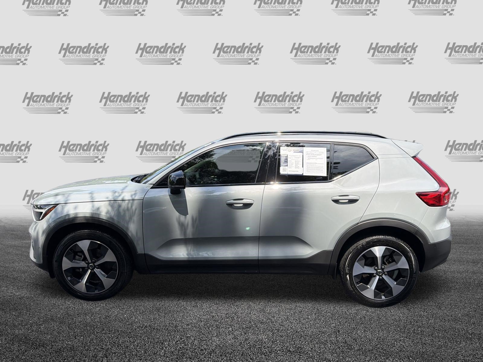 Certified 2024 Volvo XC40 B5 Plus AWD/4WD image 7