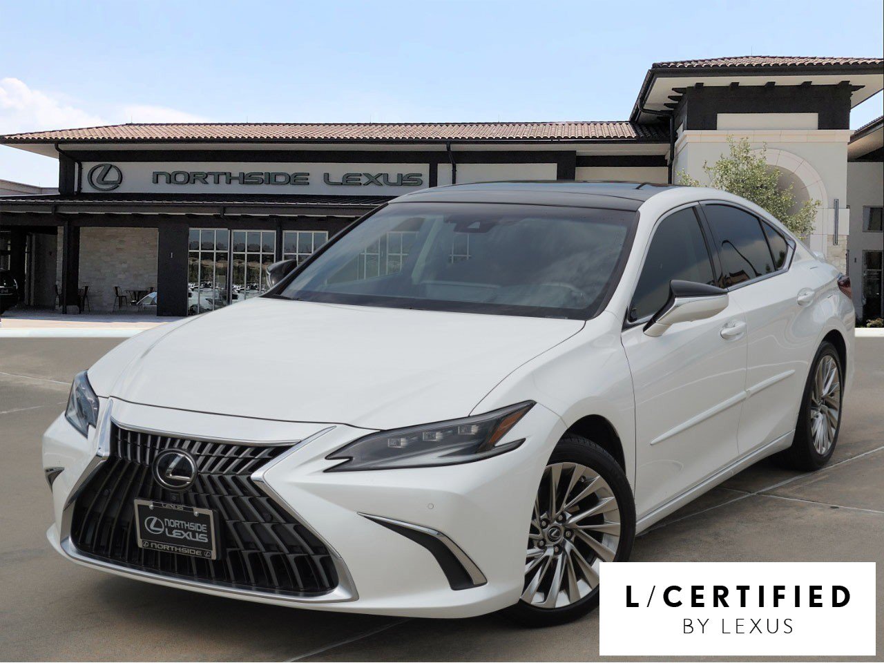 Certified 2022 Lexus ES 350 Ultra Luxury w/ Accessory Package 2