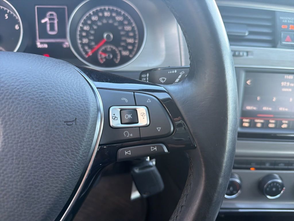 Used 2016 Volkswagen Golf S image 21