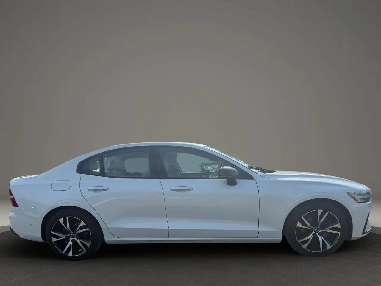Used 2023 Volvo S60 B5 Plus FWD image 3