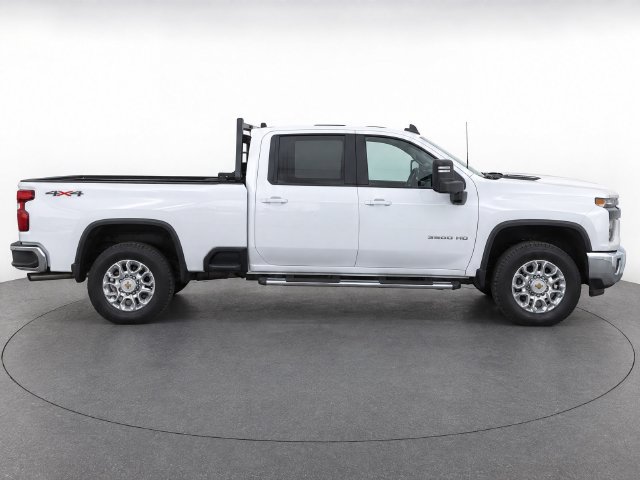 Used 2022 Chevrolet Silverado 3500 LT w/ Convenience Package AWD/4WD image 8