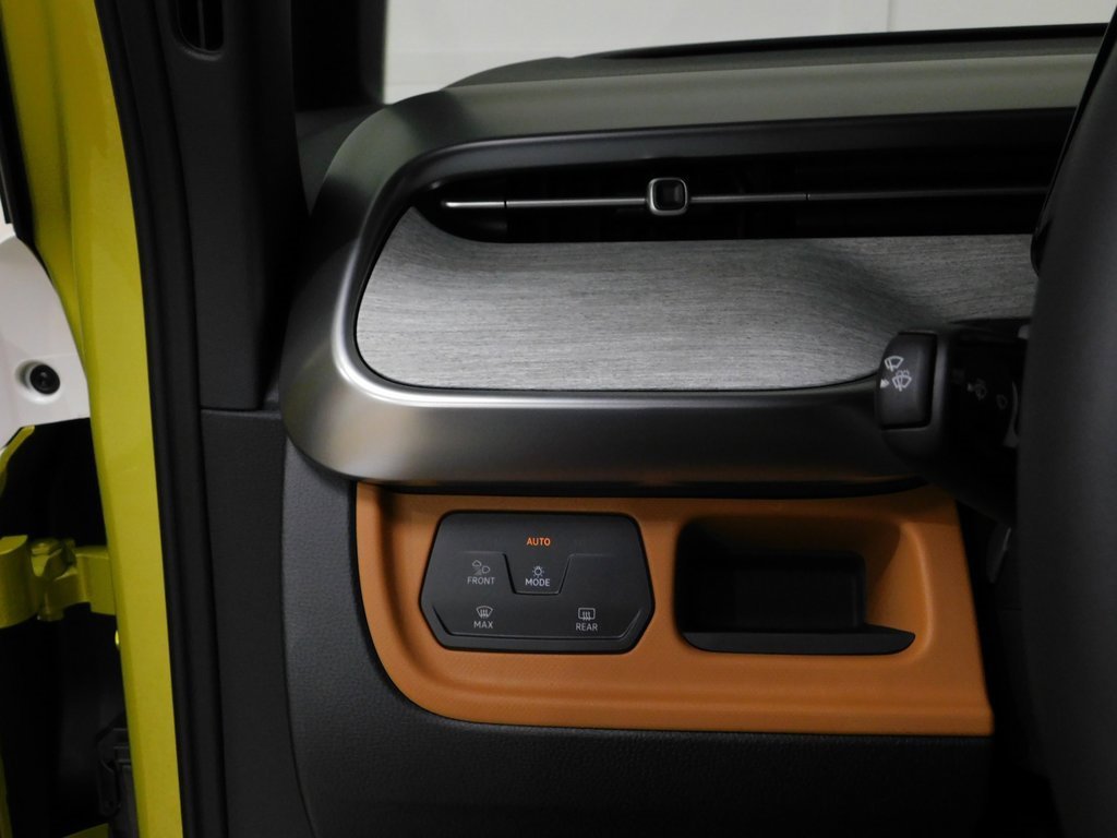 Used 2025 Volkswagen ID. Buzz 1st Edition image 41