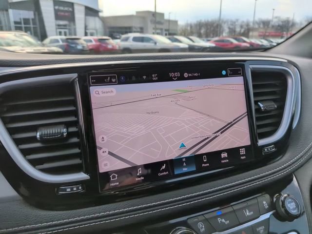 Used 2025 Chrysler Pacifica Limited FWD image 23