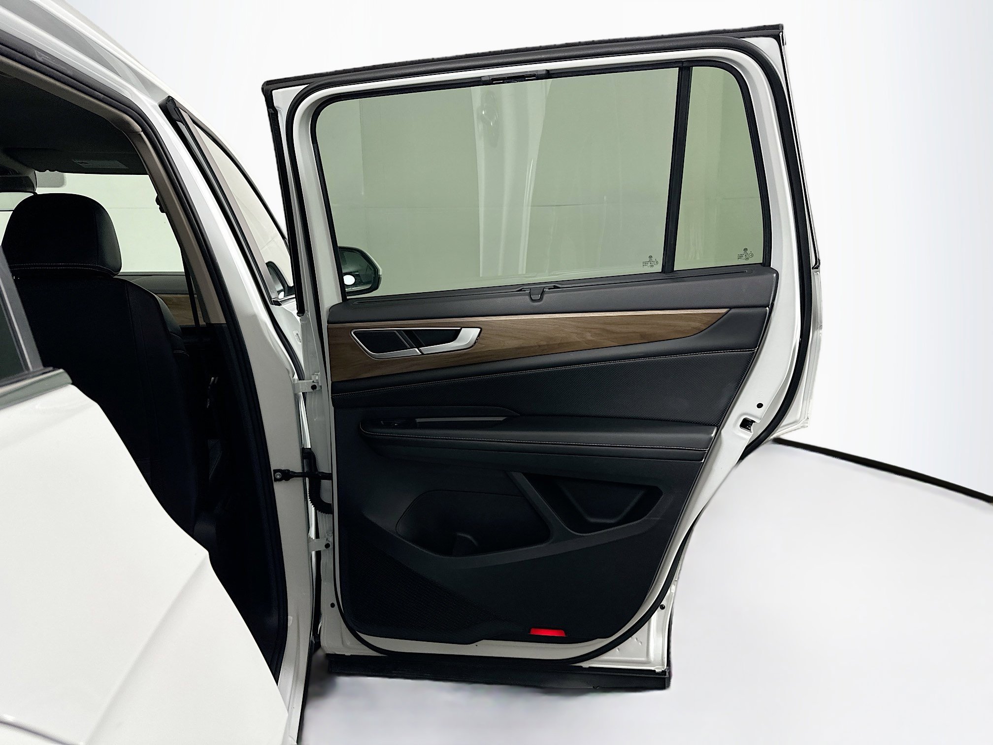 Used 2024 Volkswagen Atlas SE image 31