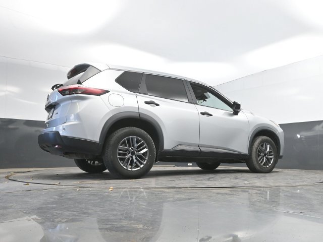 Used 2024 Nissan Rogue S AWD/4WD image 40