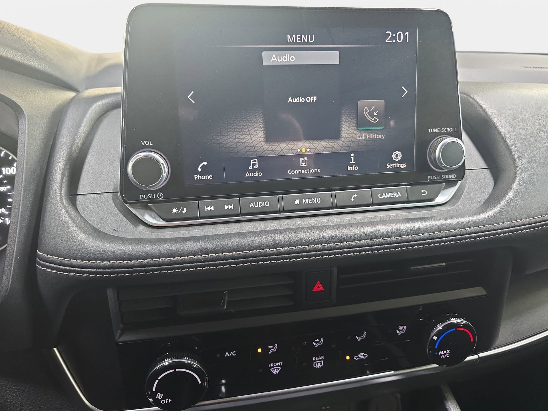 Used 2024 Nissan Rogue S FWD image 19