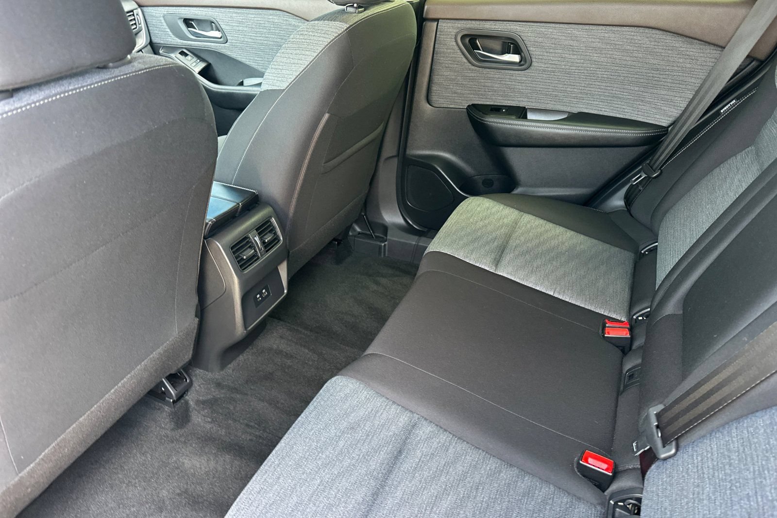 Used 2023 Nissan Rogue SV FWD image 11