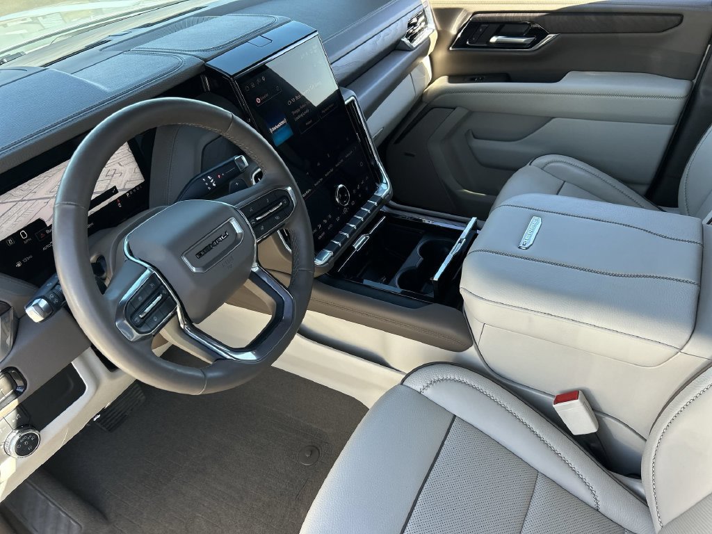 Used 2026 GMC Yukon Denali w/ LPO, Floor Liner Package AWD/4WD image 10