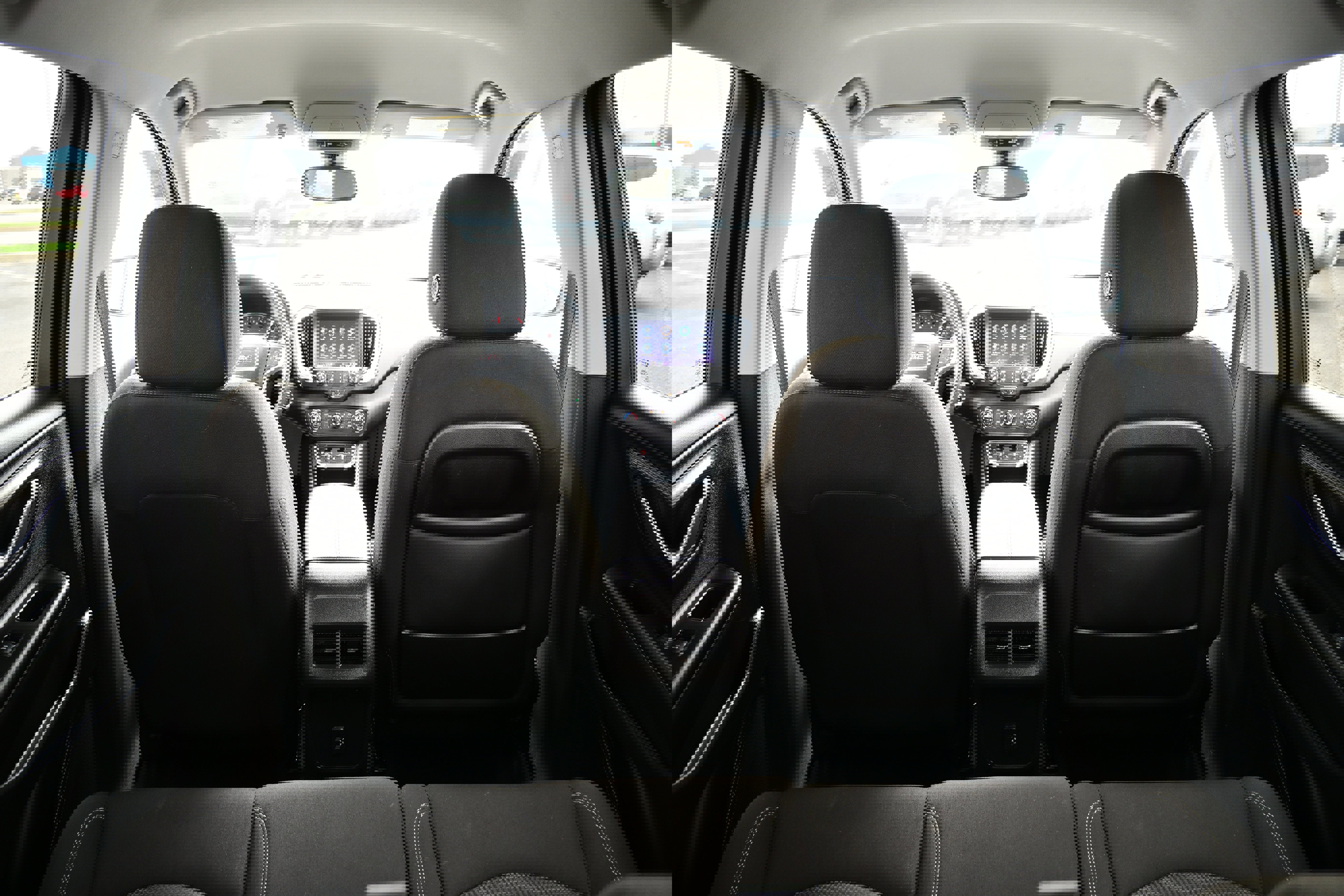 Used 2023 GMC Terrain SLE w/ Driver Convenience Package image 14