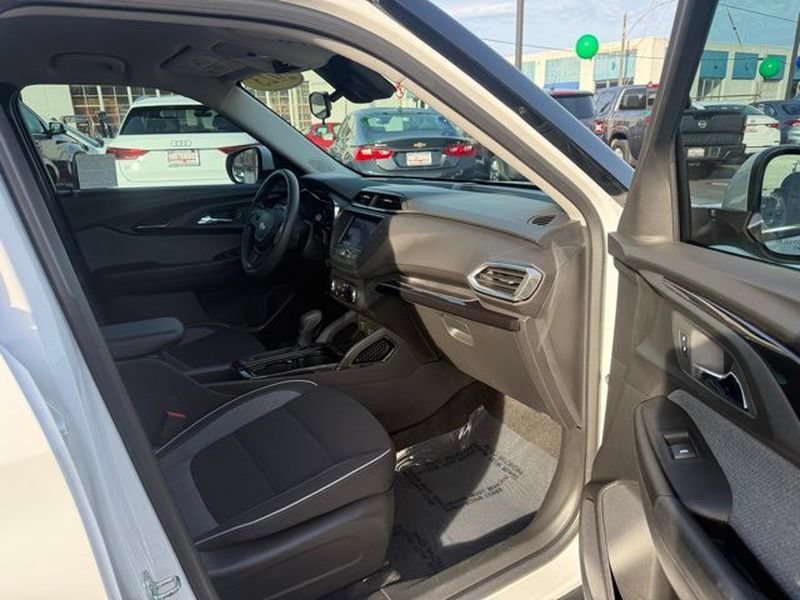 Used 2023 Chevrolet TrailBlazer LT FWD image 14