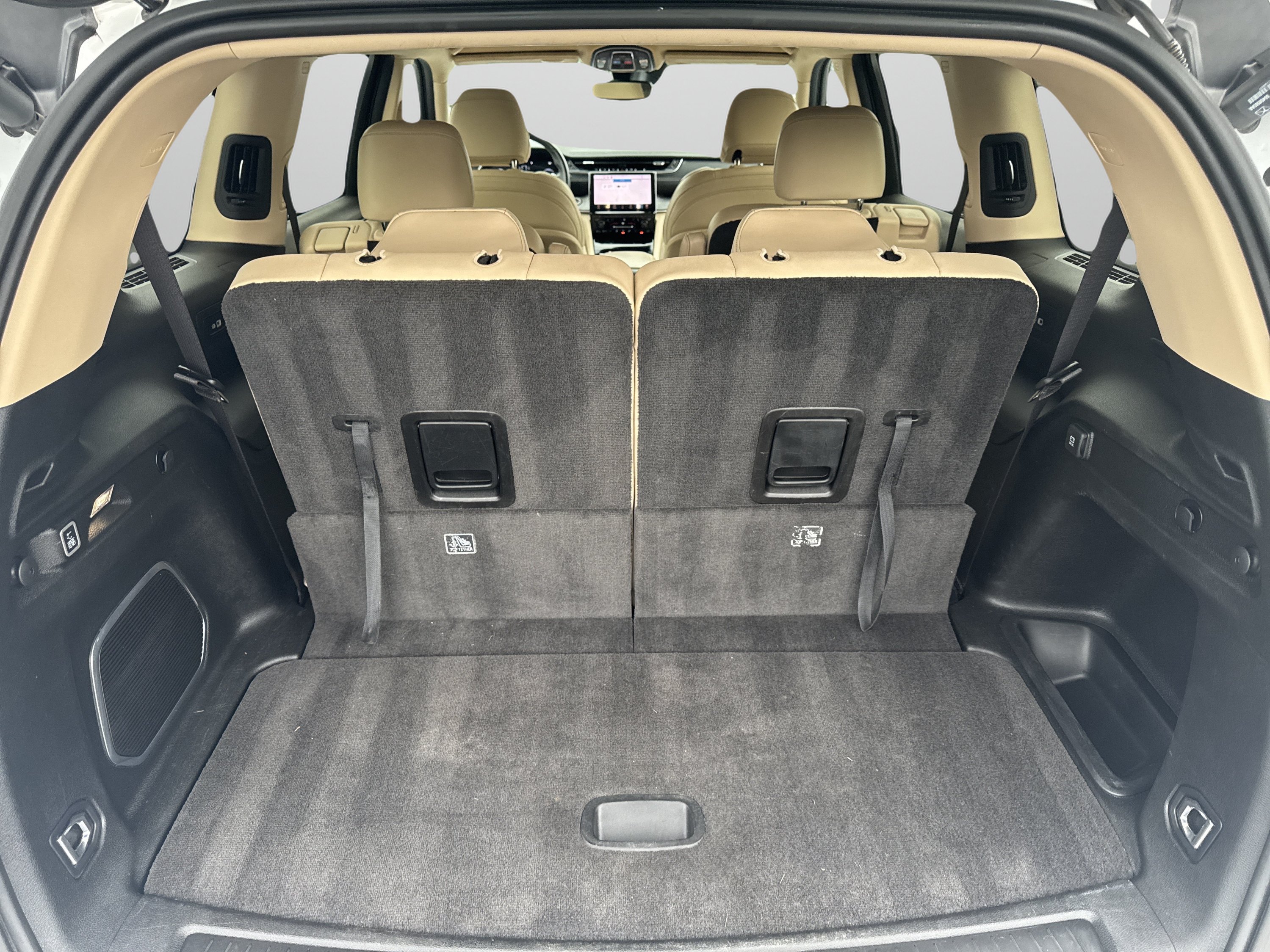 Used 2021 Jeep Grand Cherokee L Limited AWD/4WD image 9