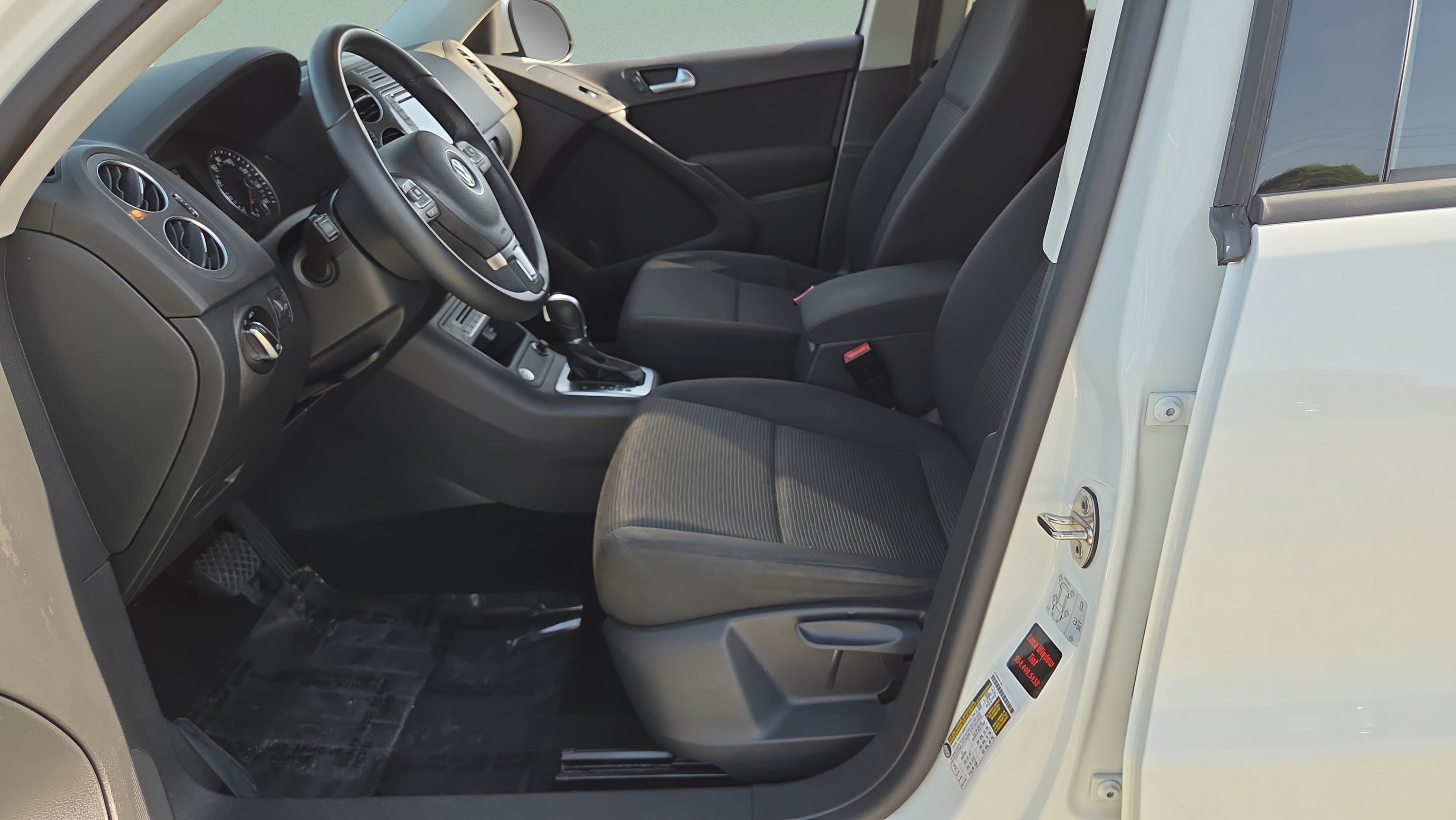 Used 2017 Volkswagen Tiguan S FWD image 9