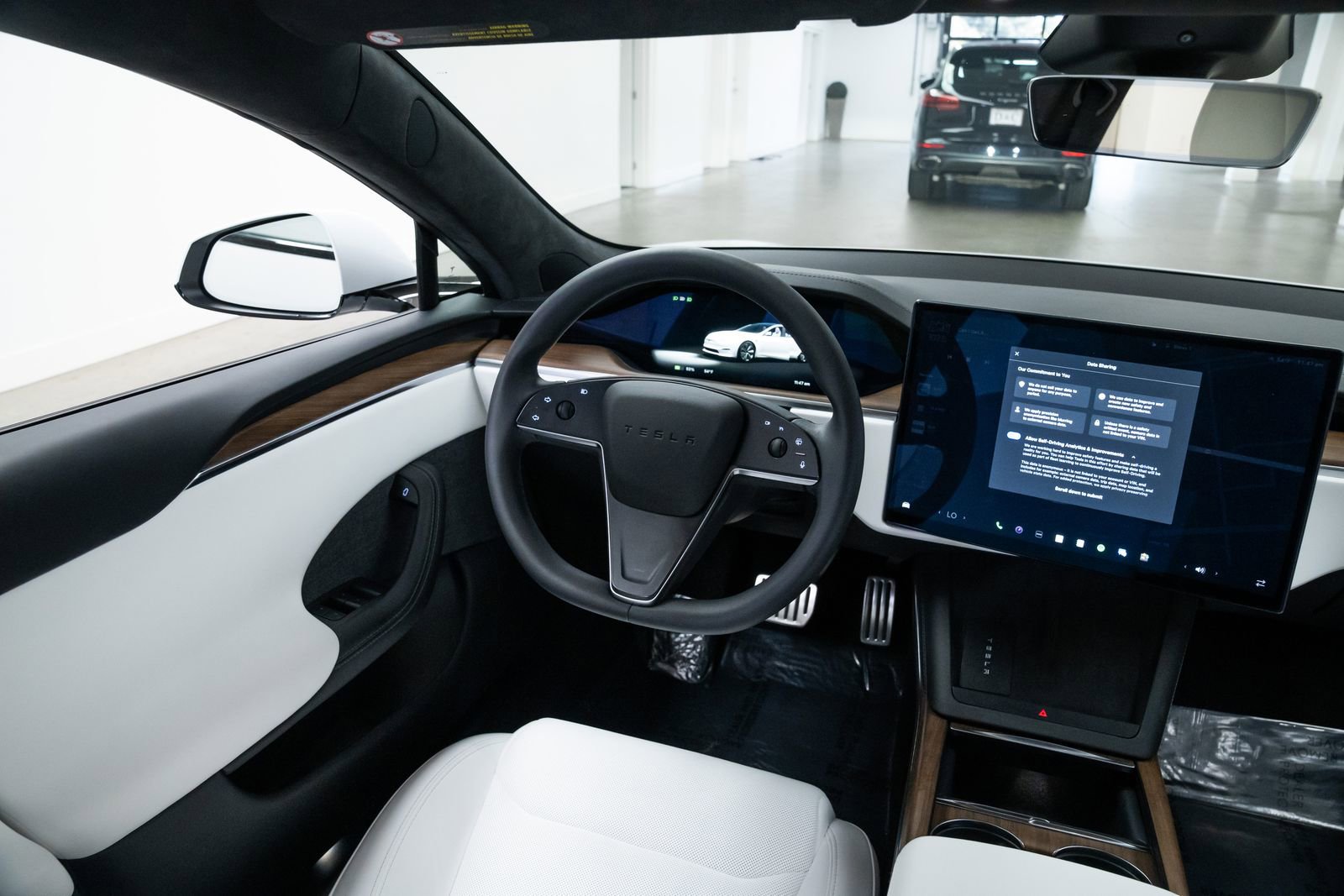 Used 2024 Tesla Model S image 10