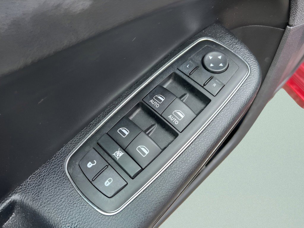 Used 2014 Chrysler 300 S w/ Luxury Group image 19