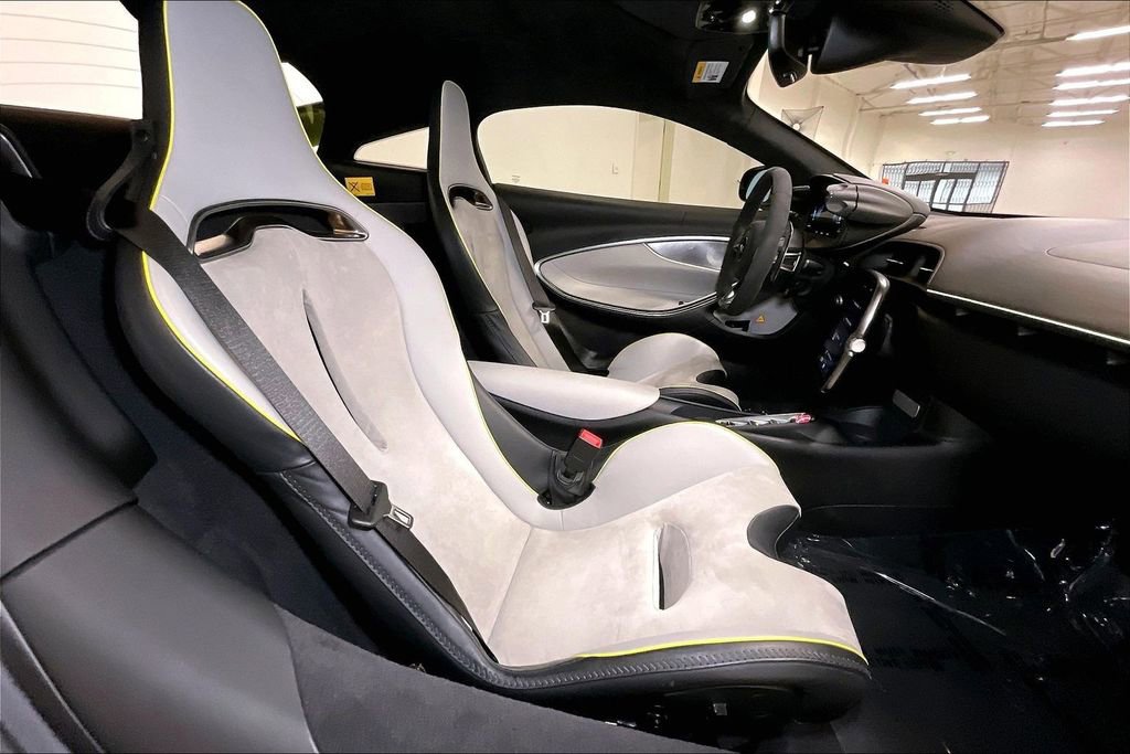 Used 2023 McLaren Artura image 28