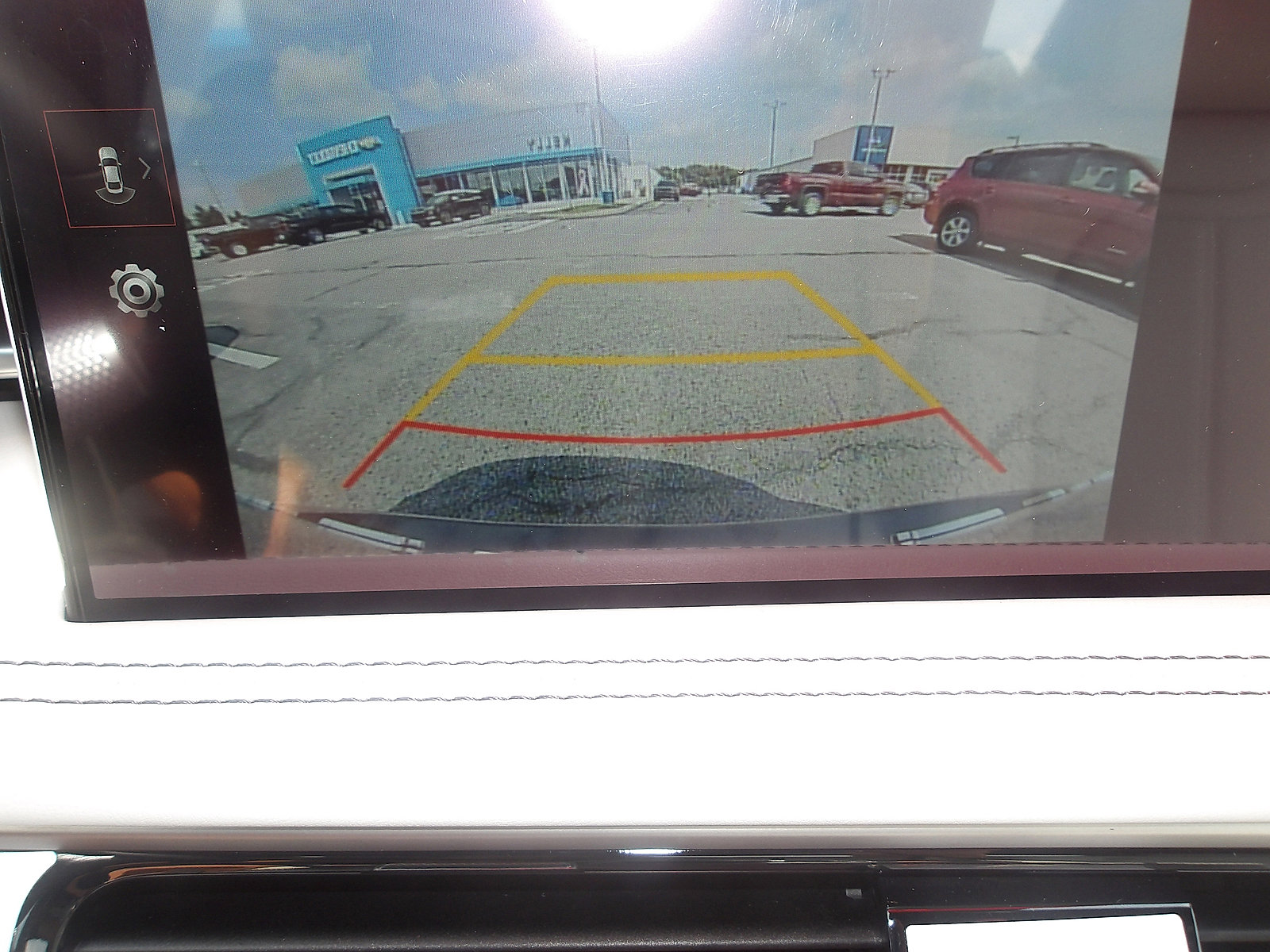 Used 2025 Genesis G70 2.5T image 19