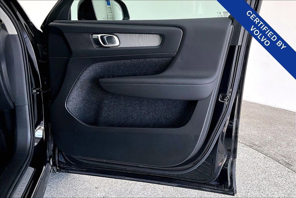Certified 2025 Volvo XC40 B5 Plus image 26