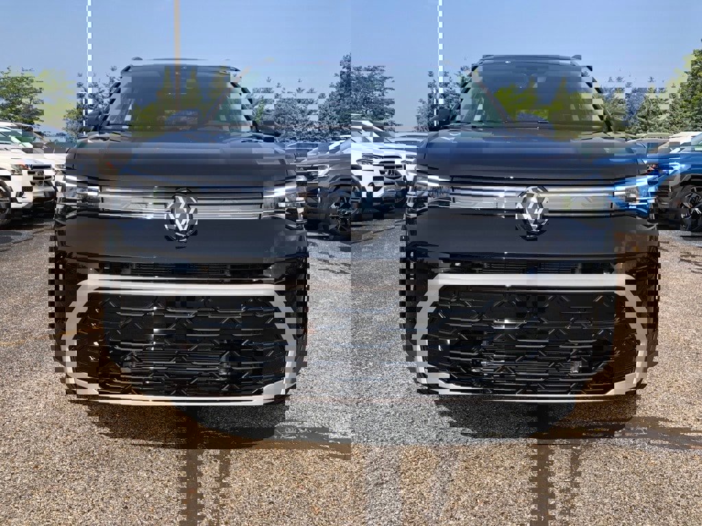 New 2025 Volkswagen Taos SEL image 2