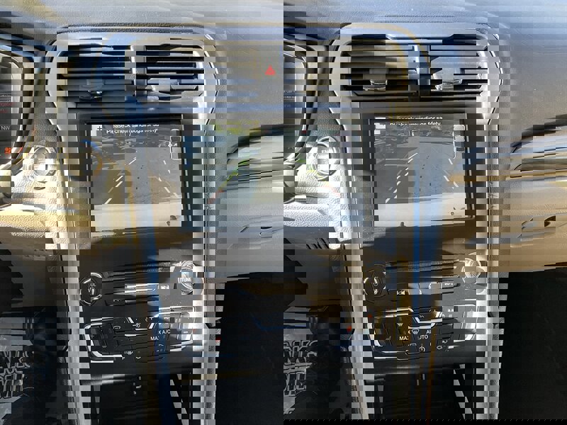 Used 2017 Ford Fusion SE w/ Fusion SE Technology Package image 21