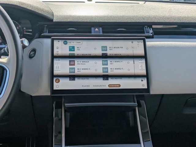 Used 2025 Land Rover Range Rover Velar Dynamic SE image 16