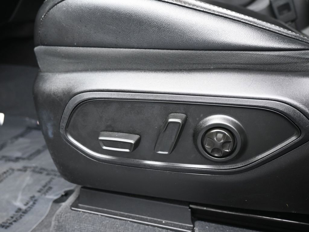 Used 2023 Jeep Grand Cherokee L Laredo RWD image 12