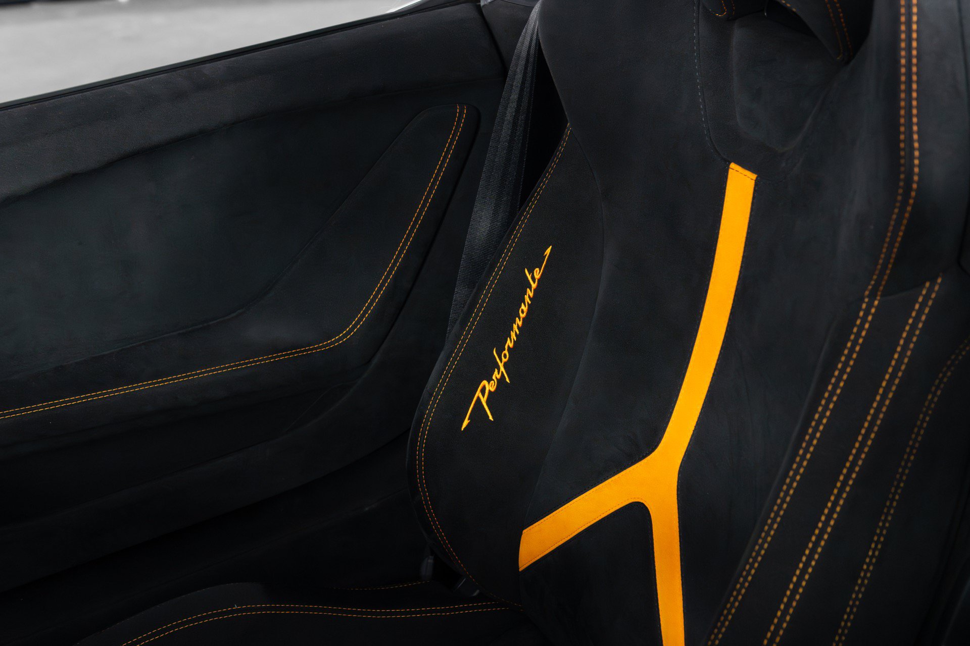 Used 2018 Lamborghini Huracan Performante AWD/4WD image 58