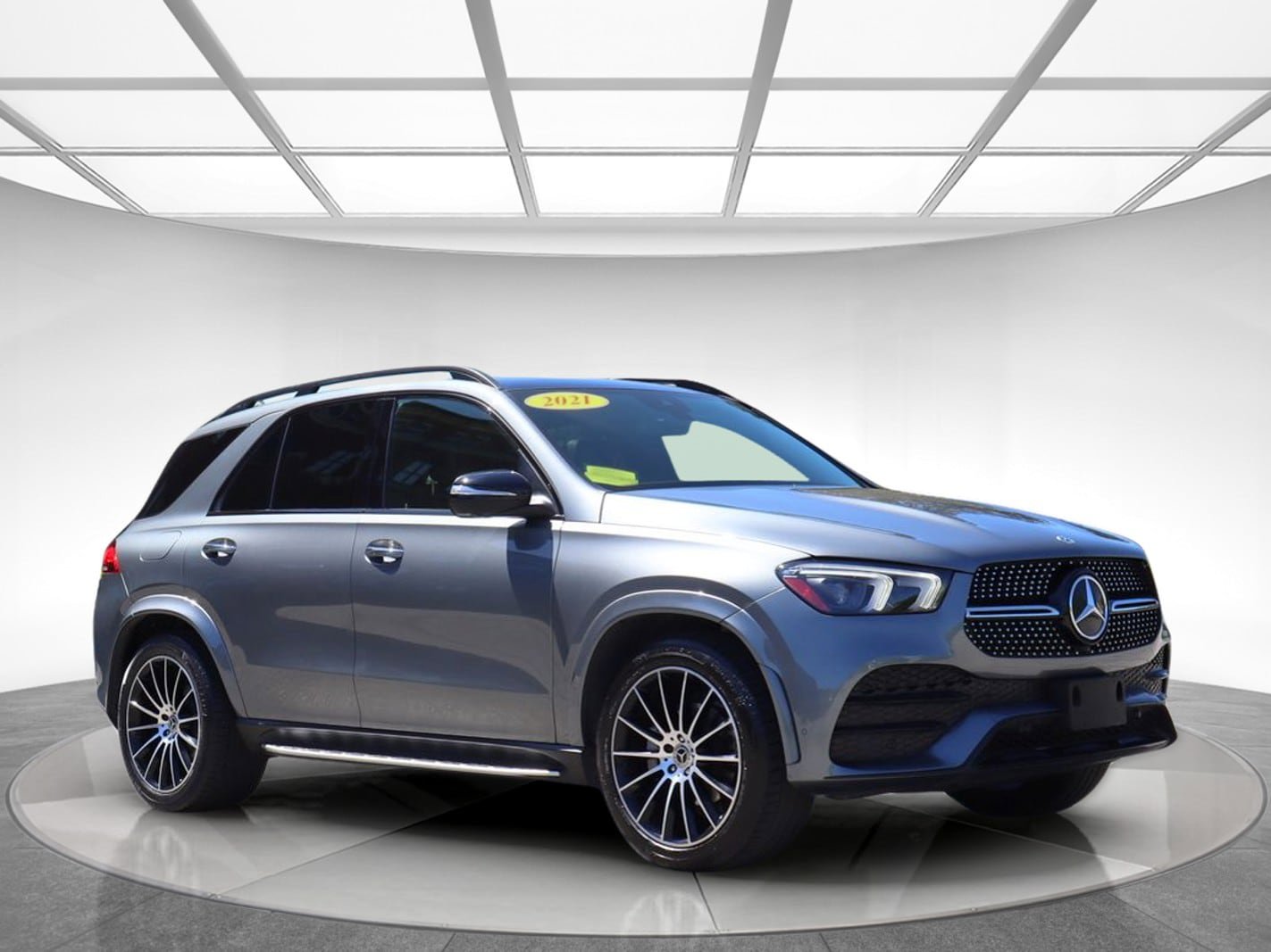 Used 2021 Mercedes-Benz GLE 350 4MATIC w/ AMG Line Exterior image 3