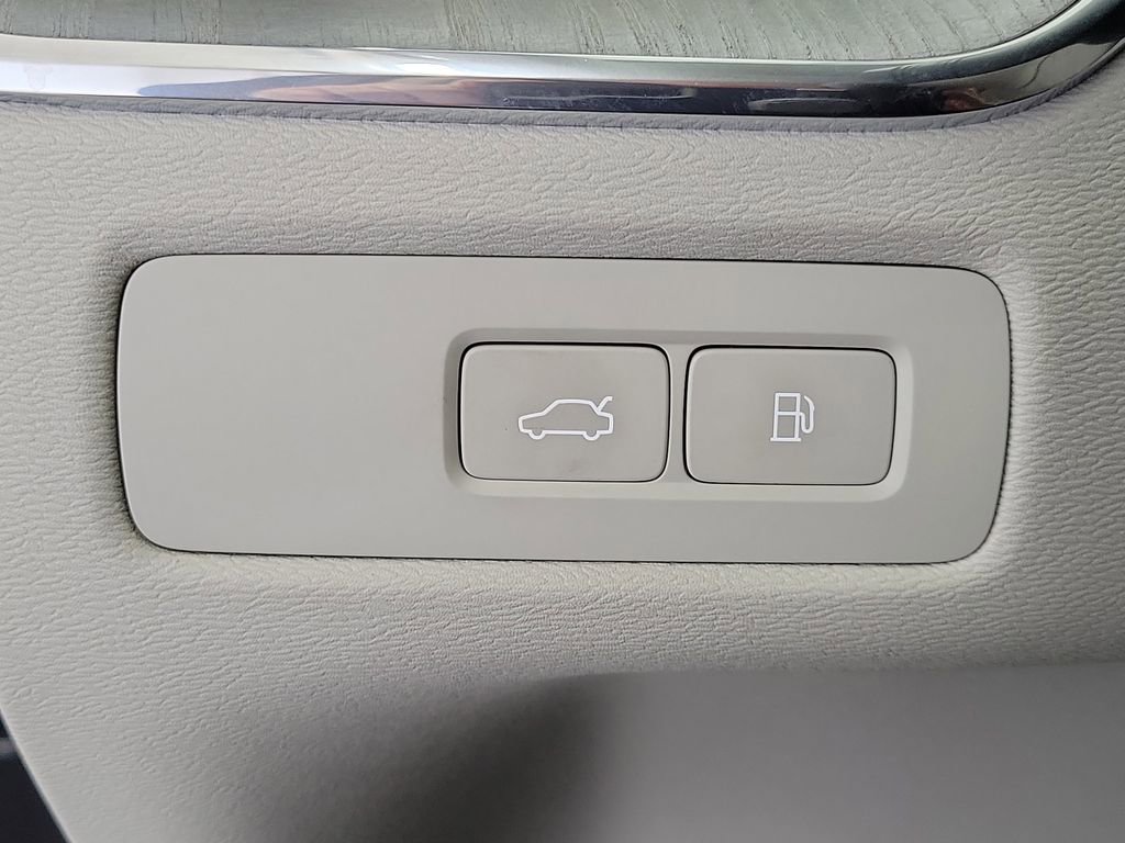 Used 2023 Volvo XC60 T8 Plus w/ Protection Package AWD/4WD image 33