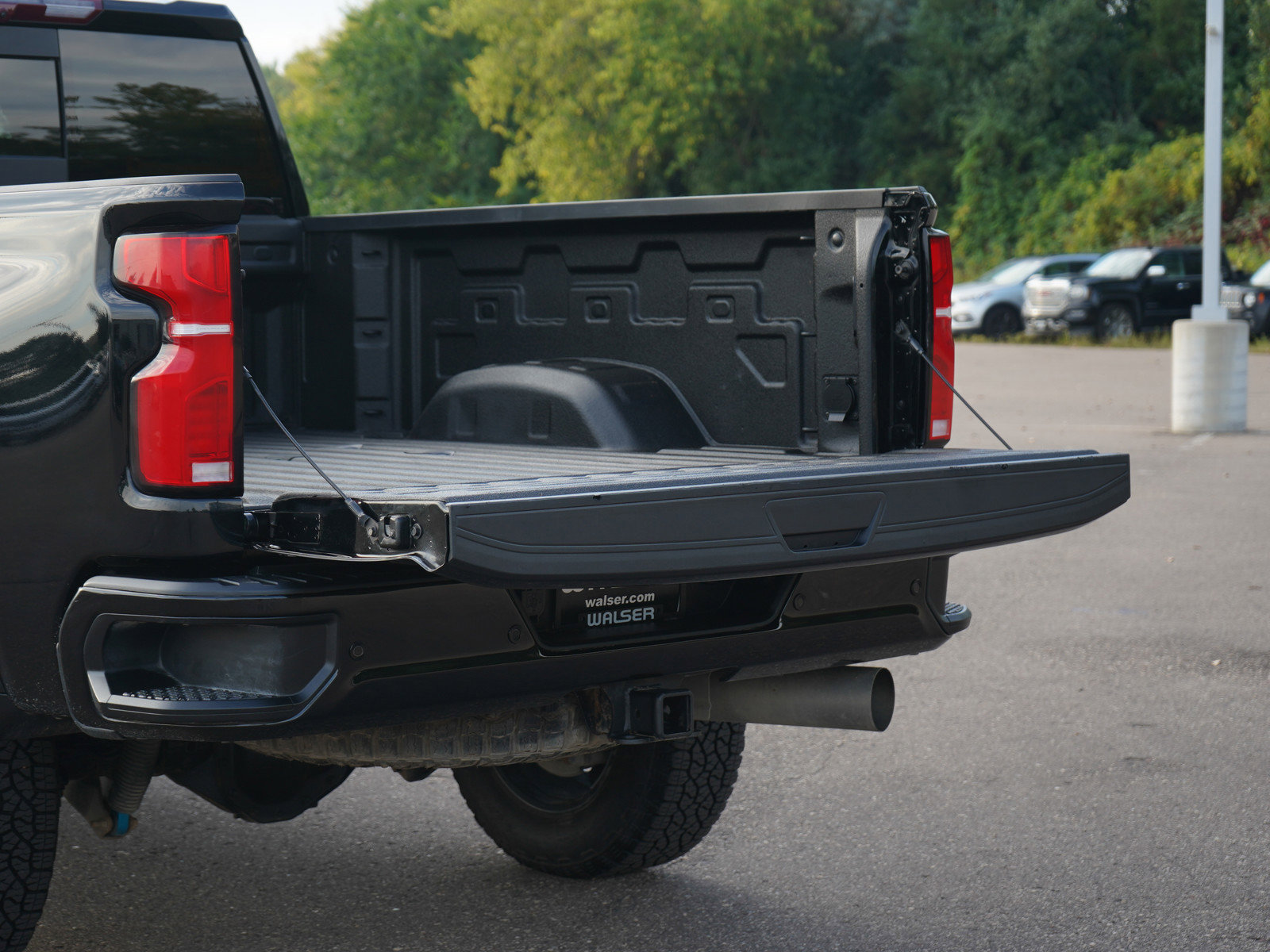 Used 2024 Chevrolet Silverado 2500 ZR2 w/ Technology Package image 11