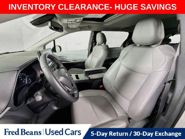 Used 2025 Toyota Sienna XLE FWD image 27