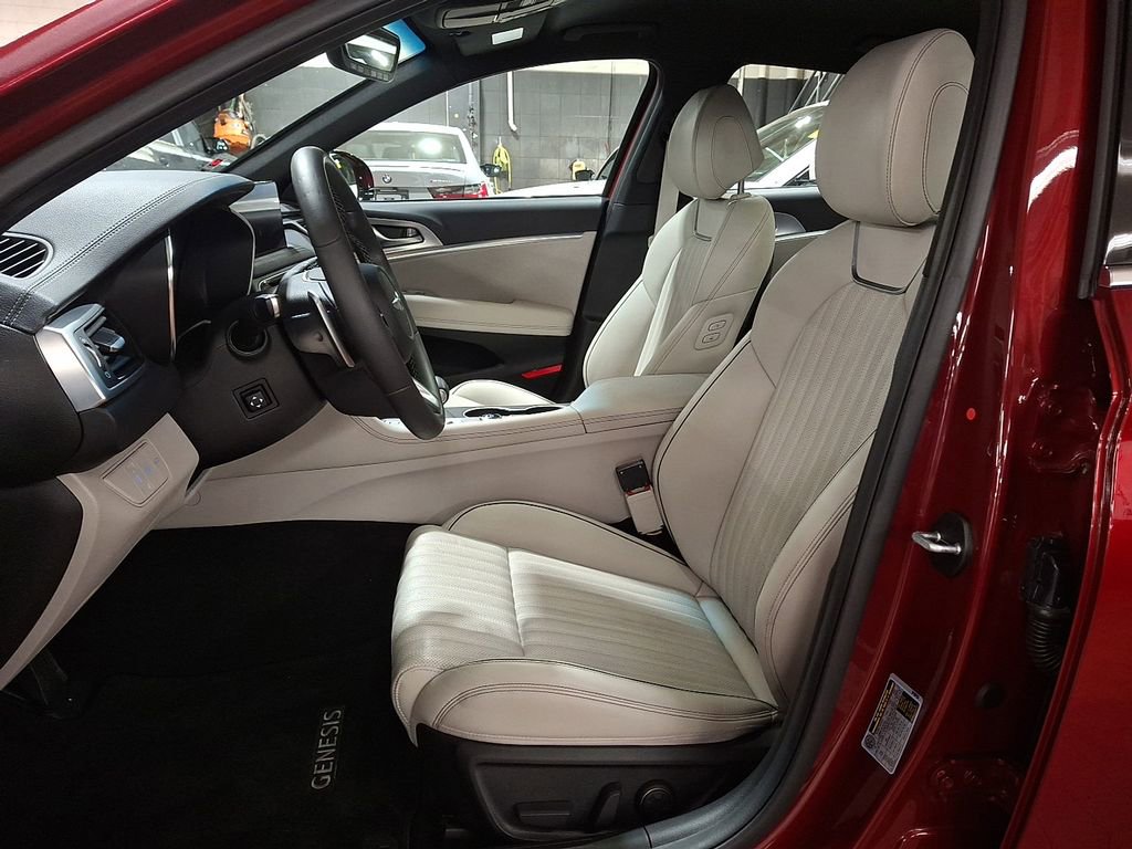 Used 2023 Genesis G70 3.3T image 10