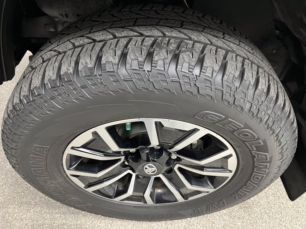 Used 2020 Toyota Tacoma TRD Sport w/ TRD Premium Sport Package AWD/4WD image 15